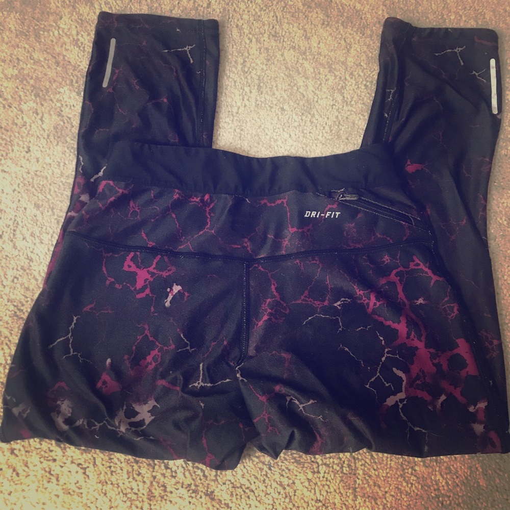 Nike Alert! 🚨 XS Cropped Workout Leggings